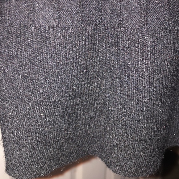 H&M black knit dress. Size Large. Good condition some pilling on bottom - Picture 2 of 4